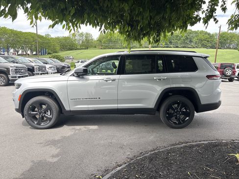 New 2025 Jeep Grand Cherokee L Altitude image 7