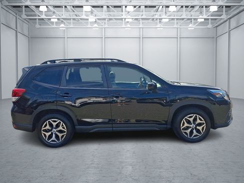 Used 2022 Subaru Forester Premium AWD/4WD image 6