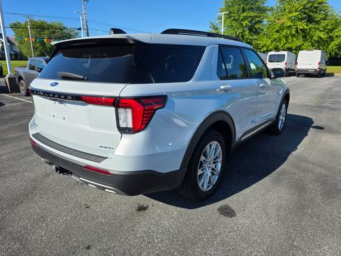 Used 2025 Ford Explorer Active w/ Active Comfort Package AWD/4WD image 5