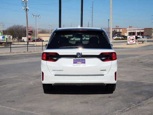 New 2026 Honda Odyssey Touring image 8