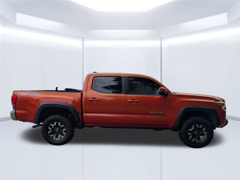 Used 2016 Toyota Tacoma TRD Off-Road w/ Towing Package AWD/4WD image 7