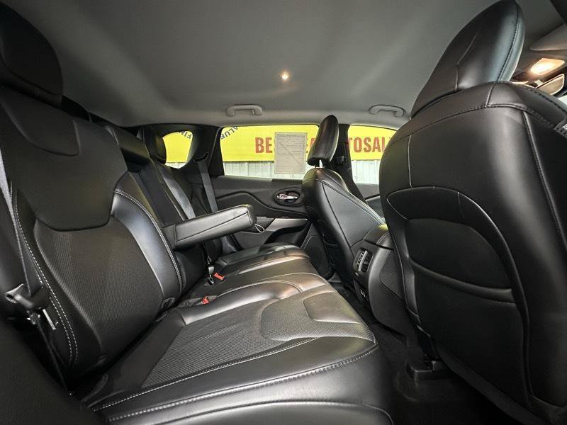 Used 2021 Jeep Cherokee Latitude Lux w/ Comfort/Convenience Group AWD/4WD image 21