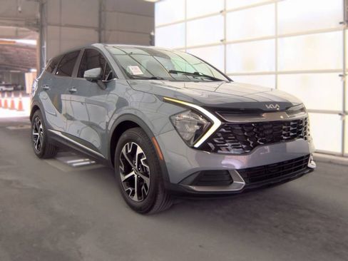 Used 2023 Kia Sportage EX FWD image 3
