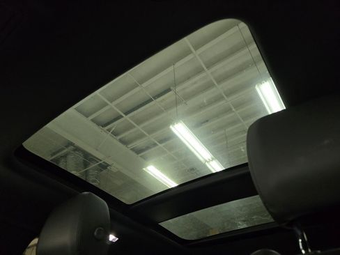 Used 2022 Land Rover Range Rover Evoque R-Dynamic SE image 3