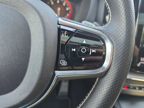 Used 2019 Volvo XC60 T5 R-Design AWD/4WD image 21