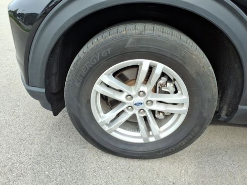 Used 2023 Ford Explorer XLT AWD/4WD image 7