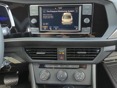 Used 2022 Volkswagen Jetta Sport image 11