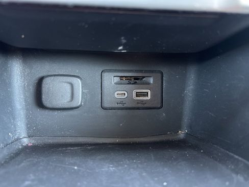 Used 2023 GMC Acadia SLT image 18