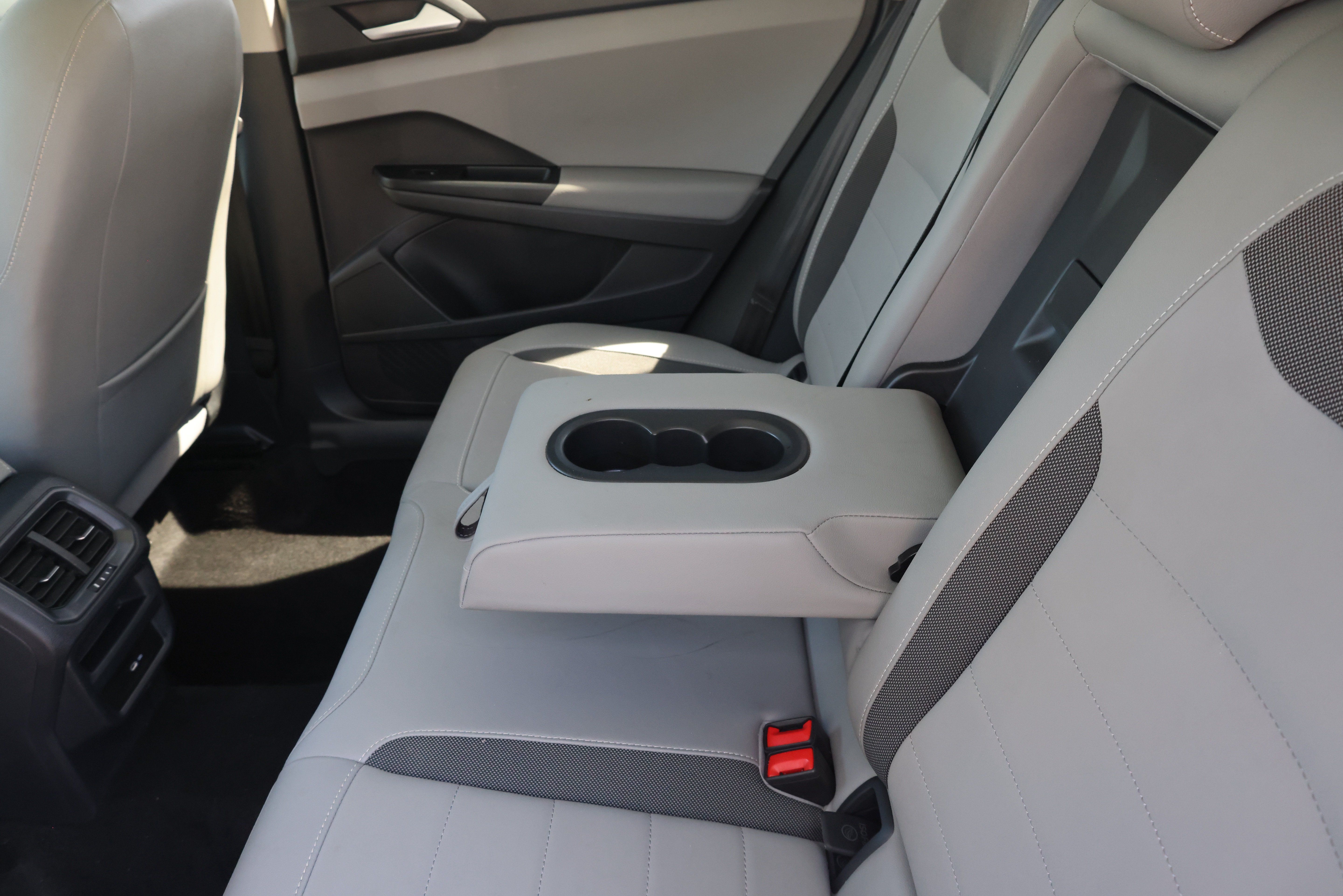 Used 2022 Volkswagen Taos SE w/ Panoramic Sunroof Package FWD image 14