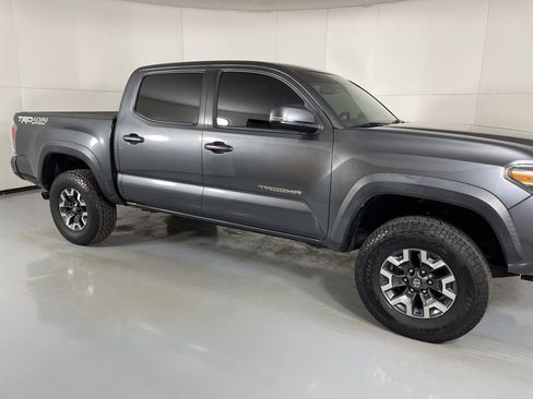Used 2021 Toyota Tacoma TRD Off-Road image 9