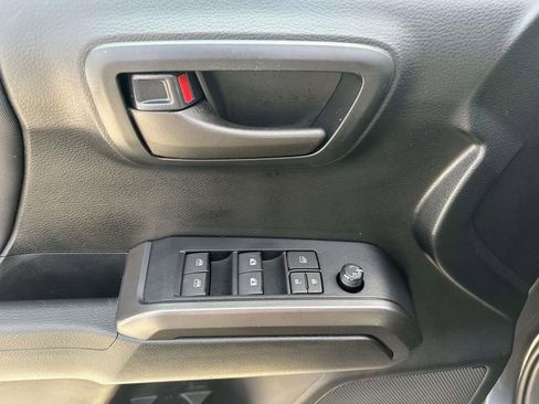 Used 2021 Toyota Tacoma TRD Off-Road w/ Technology Package image 13