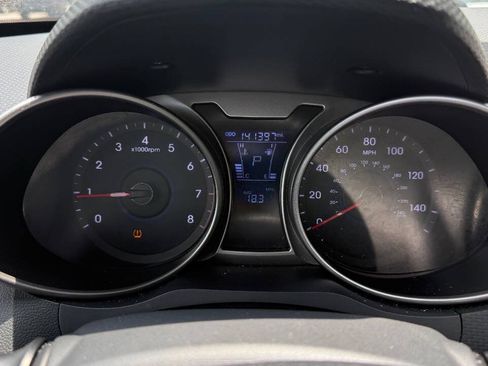 Used 2016 Hyundai Veloster FWD image 13