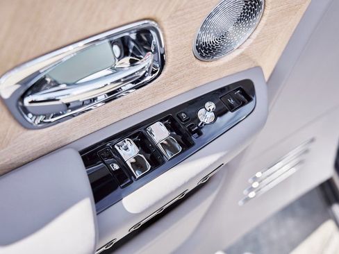 Used 2025 Rolls-Royce Phantom Sedan RWD image 37