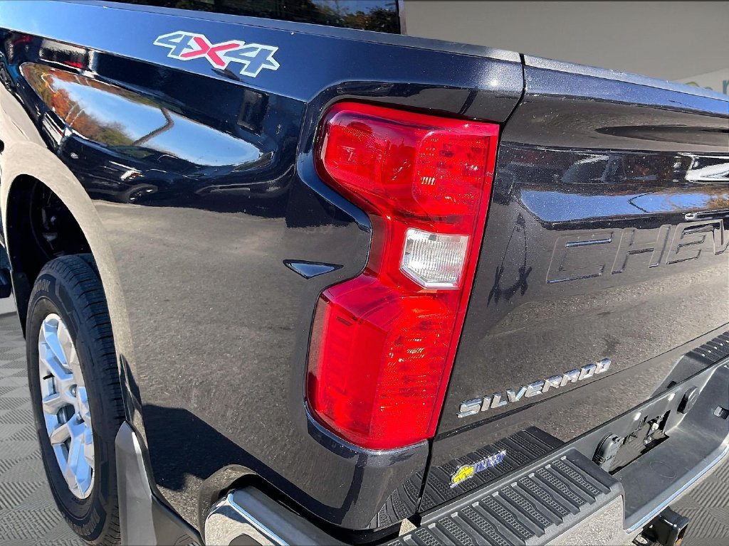 Used 2022 Chevrolet Silverado 1500 LT AWD/4WD image 31