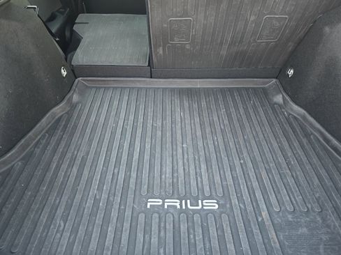 Used 2022 Toyota Prius L Eco image 12