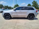 Used 2019 Jeep Grand Cherokee Altitude image 3