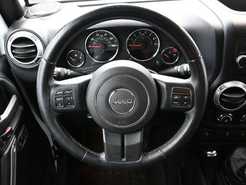 Used 2016 Jeep Wrangler Unlimited Sahara w/ Max Tow Package AWD/4WD image 15