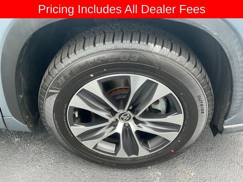 Used 2020 Toyota Highlander XLE FWD image 23