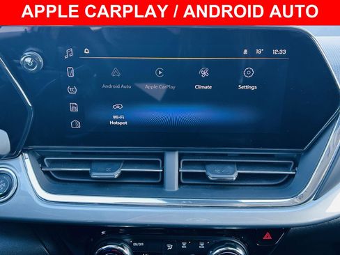 Used 2025 Chevrolet Trax LT image 4