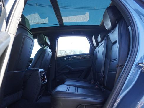 Used 2019 Porsche Cayenne E-Hybrid image 40