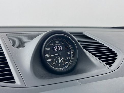 Certified 2023 Porsche Macan Turbo AWD/4WD image 32