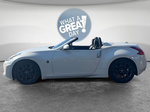 Used 2016 Nissan 370Z Touring image 7