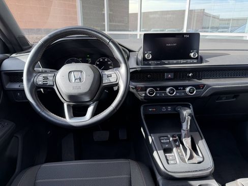 Used 2025 Honda CR-V Sport image 16