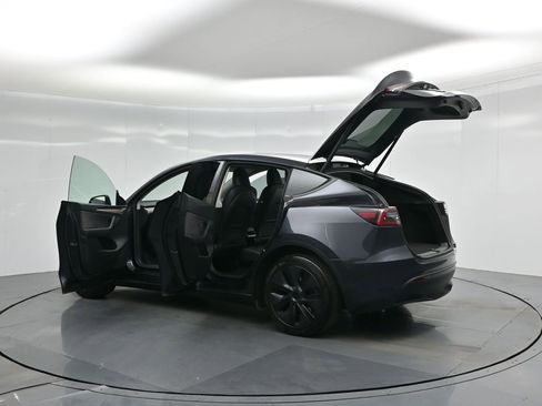 Used 2024 Tesla Model Y Long Range image 30