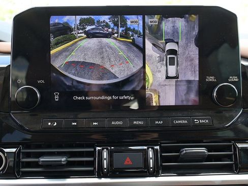 Used 2024 Nissan Pathfinder Platinum image 51