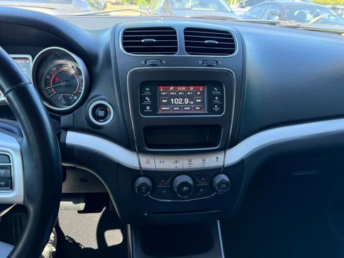 Used 2018 Dodge Journey SXT w/ Connectivity Group FWD image 10