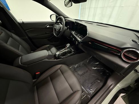 Used 2024 Chevrolet Trax RS w/ Driver Confidence Package image 8