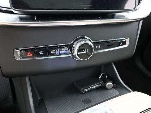 New 2026 Volvo XC90 B6 Plus image 17