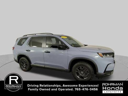 Used 2024 Honda Pilot TrailSport image 2