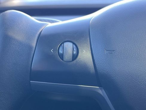 Used 2021 Tesla Model 3 Standard Range Plus image 9