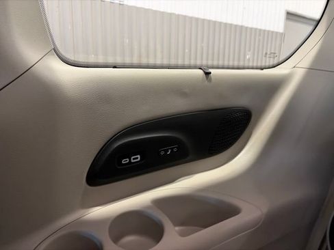 Used 2022 Chrysler Pacifica Limited FWD image 41