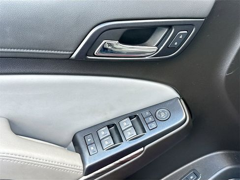 Used 2020 Chevrolet Suburban LT image 19