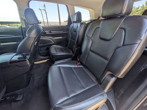 Used 2025 Kia Telluride S FWD image 13
