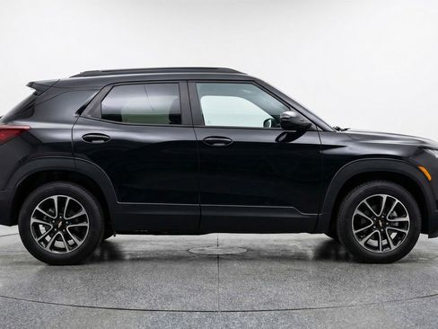 Used 2025 Chevrolet TrailBlazer LT image 11