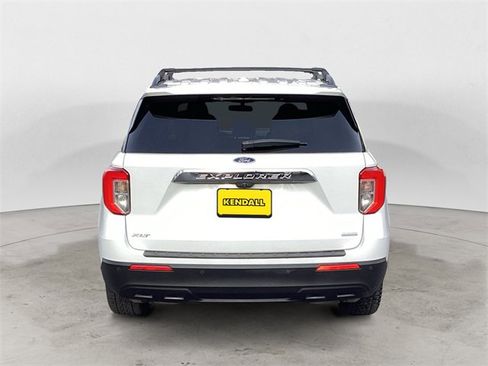 Used 2020 Ford Explorer XLT image 4