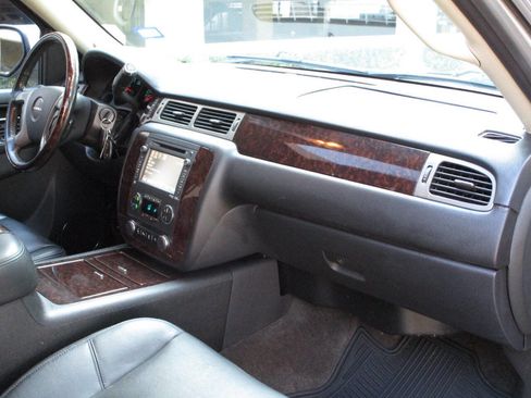 Used 2014 GMC Yukon Denali image 7