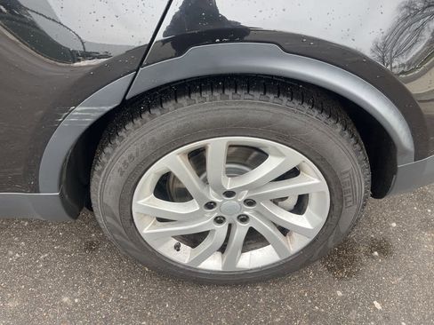 Certified 2019 Land Rover Discovery HSE image 10