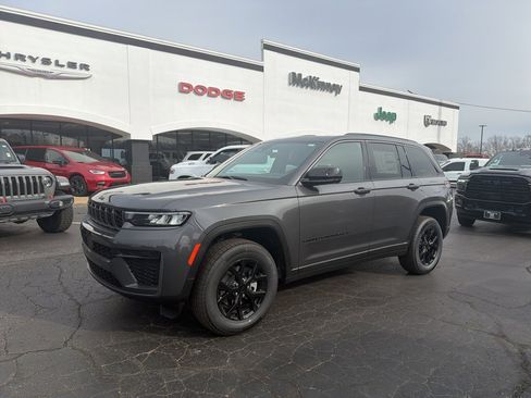 New 2026 Jeep Grand Cherokee Laredo image 2