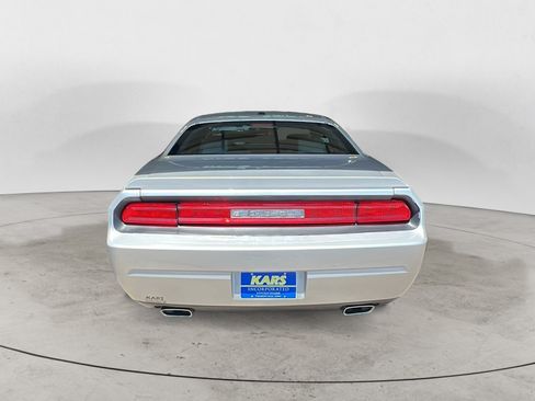 Used 2010 Dodge Challenger R/T RWD image 5