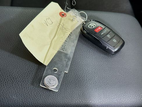 Used 2025 Toyota Camry LE w/ Convenience Package FWD image 33