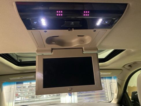 Used 2020 Cadillac Escalade ESV Premium Luxury w/ LPO, Radiant Package image 35