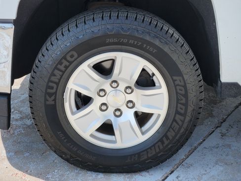 Used 2019 Chevrolet Silverado 1500 LT AWD/4WD image 14