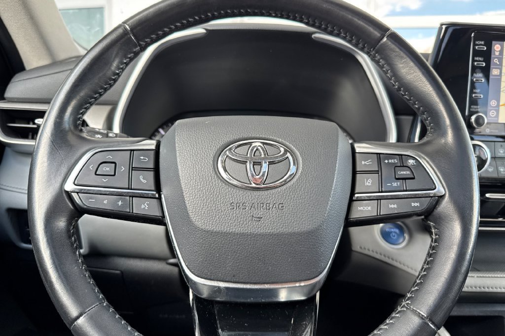 Used 2021 Toyota Highlander XLE AWD/4WD image 29