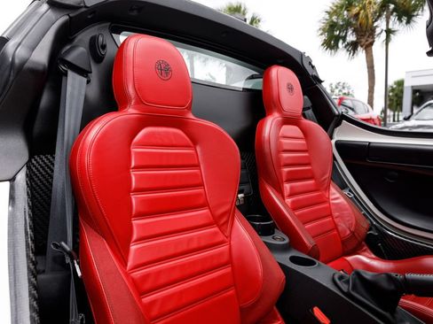 Used 2016 Alfa Romeo 4C Spider w/ Convenience Group - Spider RWD image 9