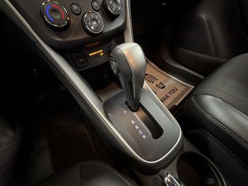 Used 2022 Chevrolet Trax LT w/ LT Convenience Package image 16