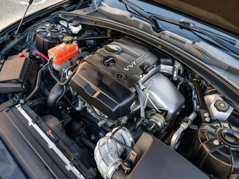 Used 2021 Chevrolet Camaro LT image 34